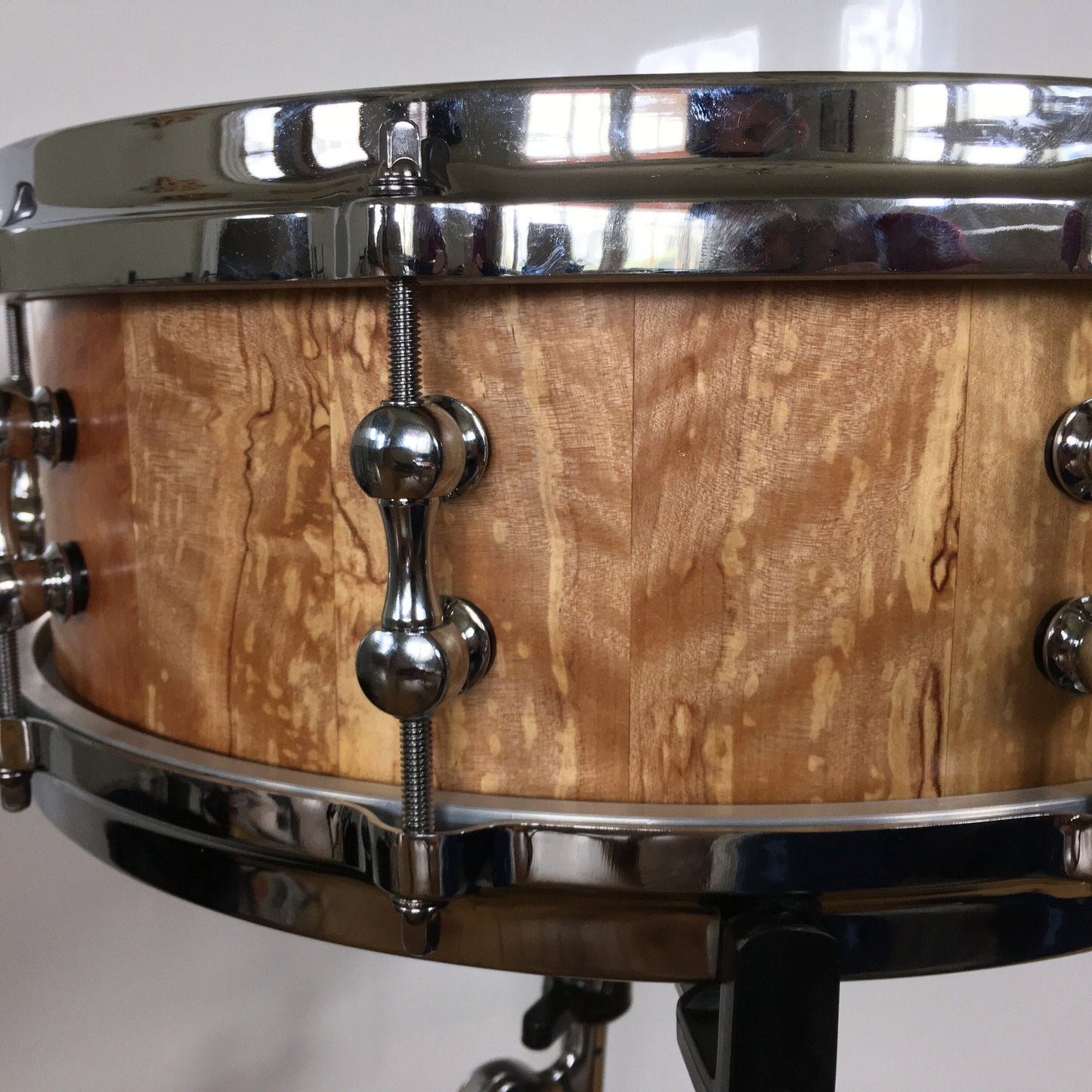 Snare Drum, Figured Birch, Stave Construction, Reinforcement Rings, 14"X5", Solid Wood, Die Cast Hoops